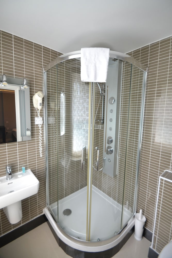 Hyde Park Suites 25/29