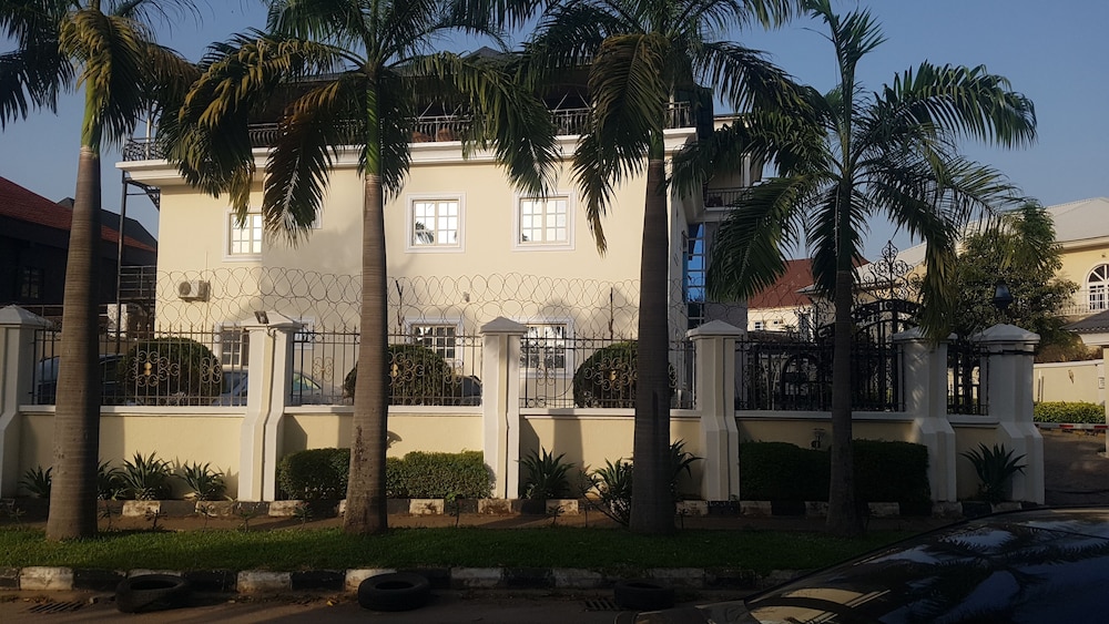 Zeina Suites Abuja 5/47
