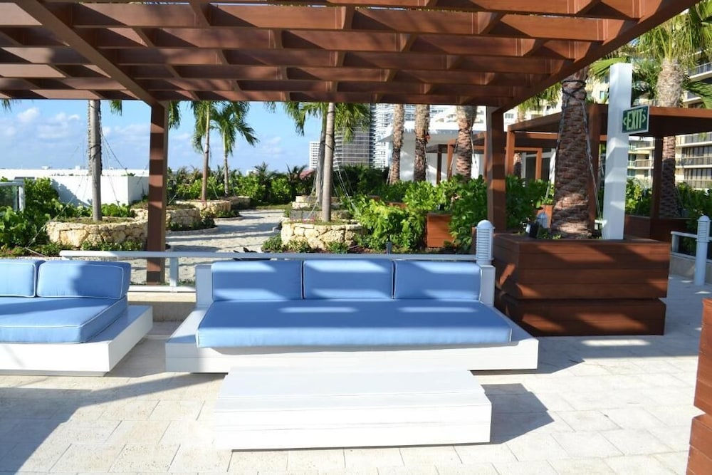Grand Beach Hotel Surfside West 51/62