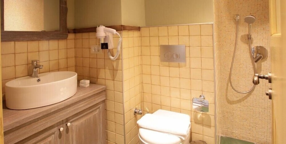 Igdeli Han Suit Otel Alacati 40/50