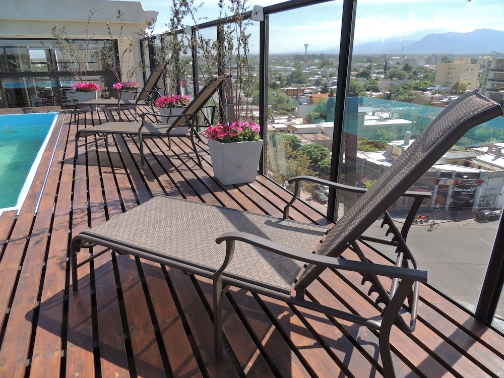 Premium Tower Suites San Luis 47/60