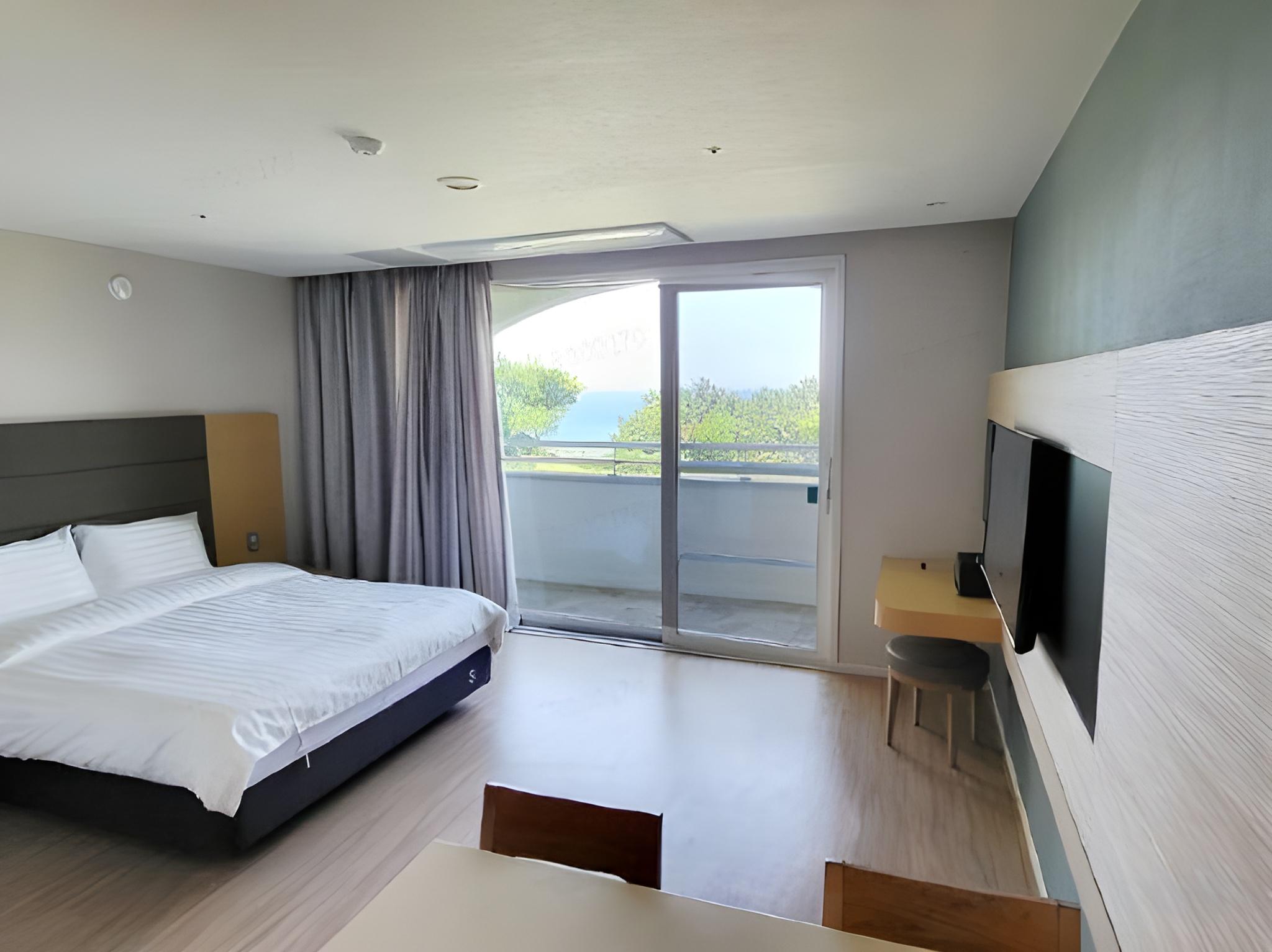 Superior, Double Bed, Square View