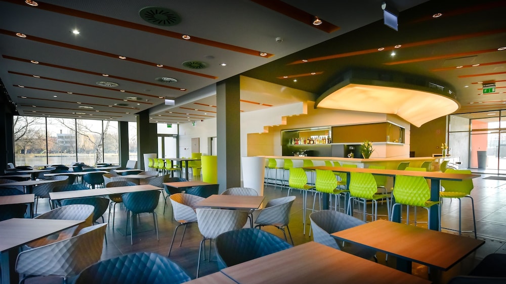 Best Western Plus Lakeside Hotel 52/58