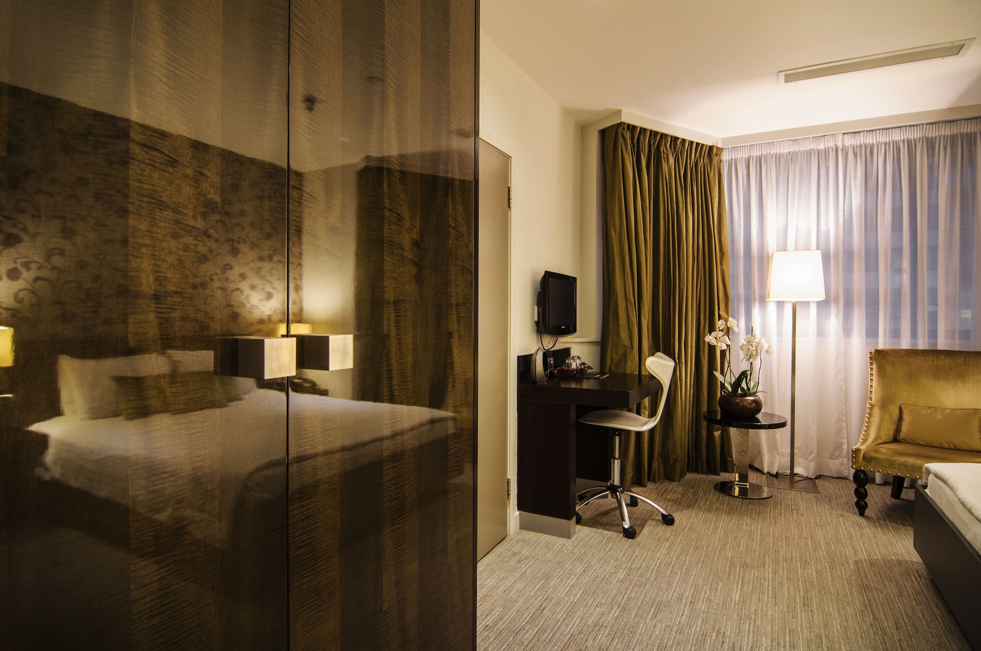 غرفة تنفيذية بسرير كوين، The Hide London 3/5