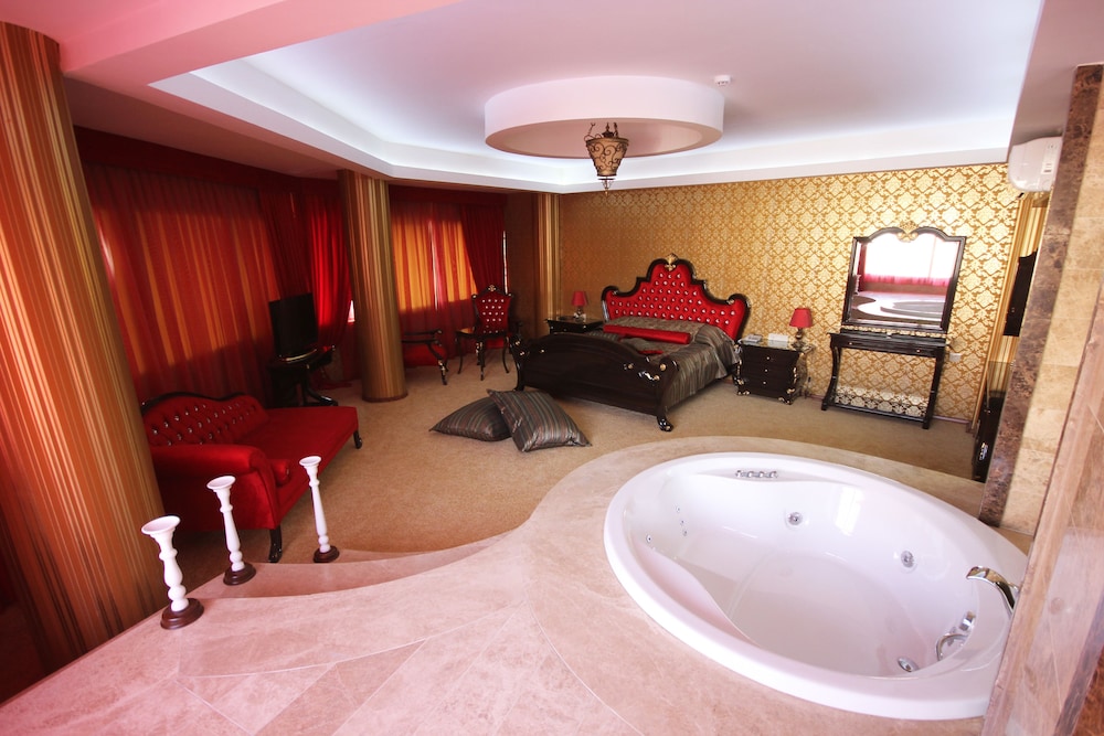 Grand Corner Boutique Hotel 34/45