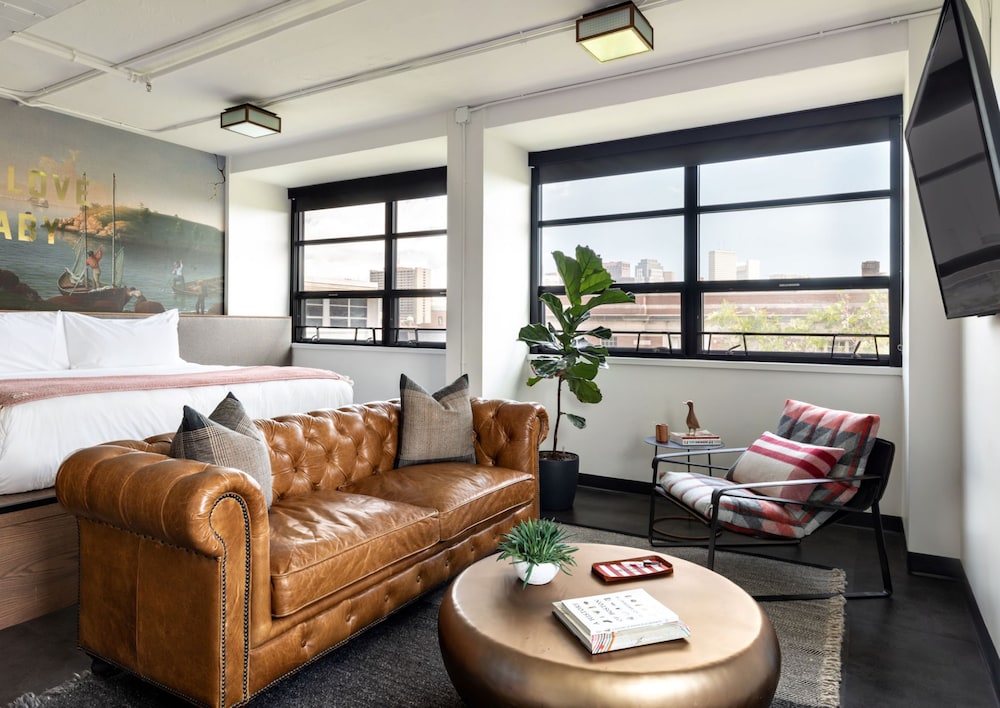 The Revolution Hotel 43/64