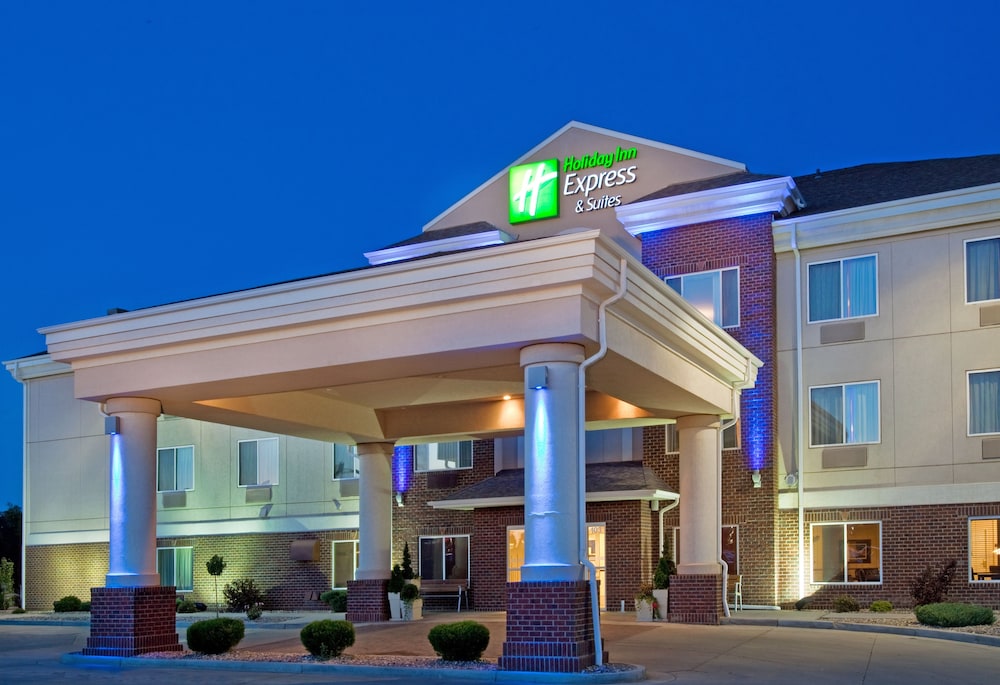 Holiday Inn Express & Suites Dickinson 1/60