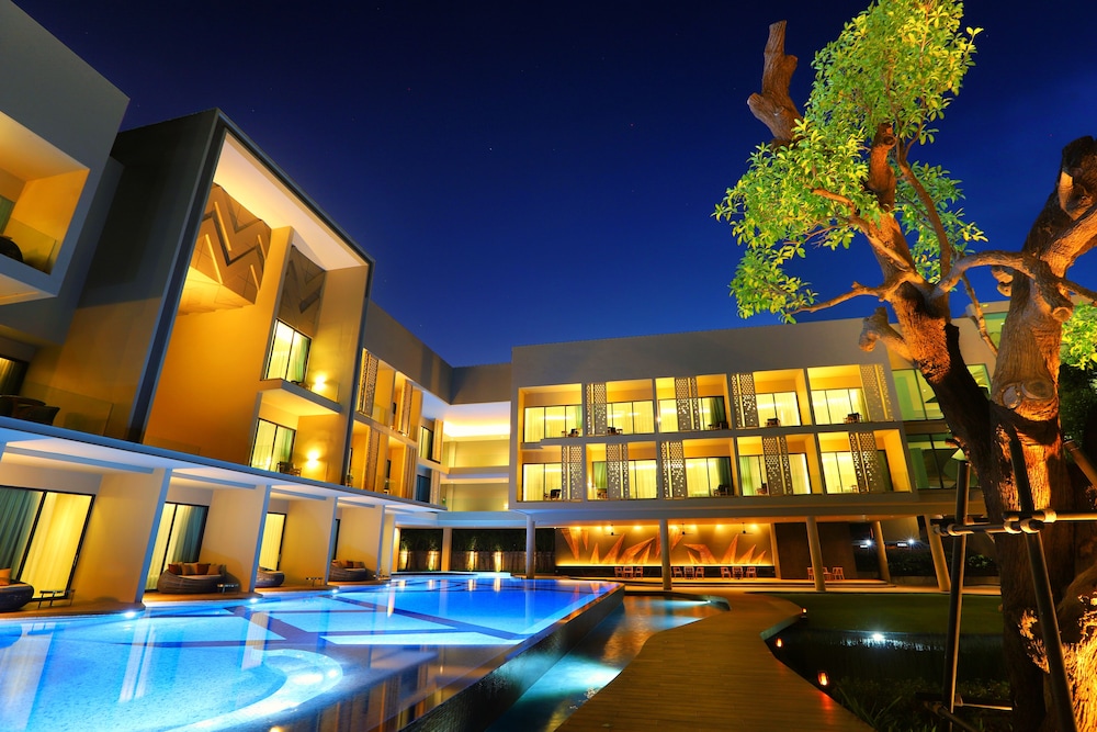 The Signature Hotel Airport 2/50