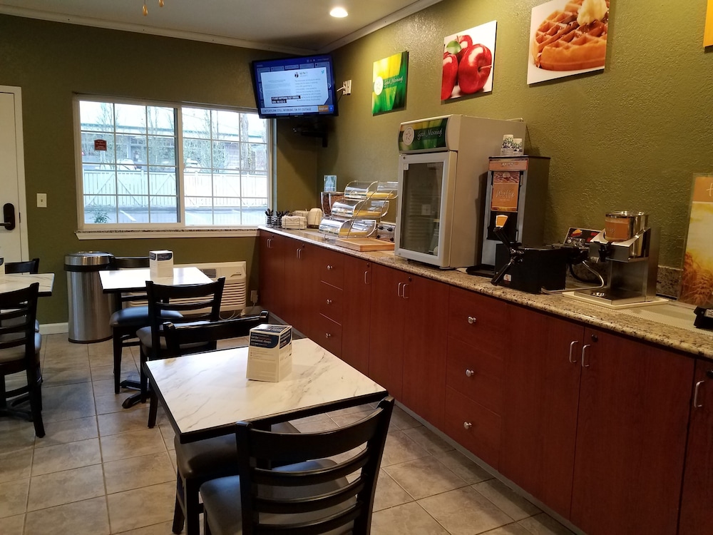 Quality Inn & Suites Bainbridge Island 40/62