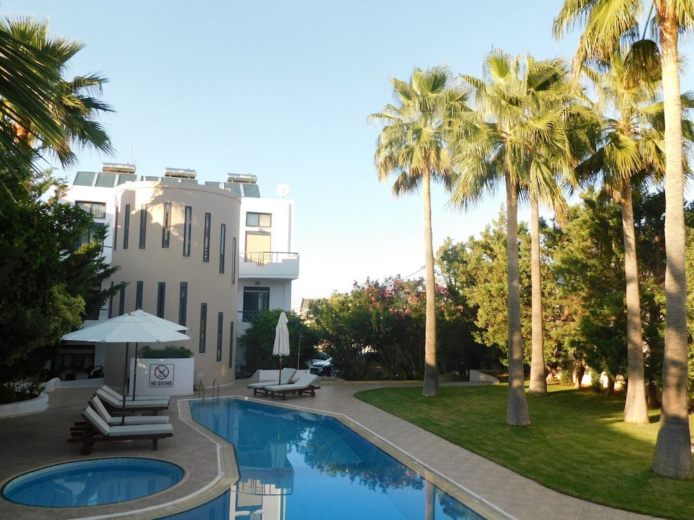 Elizabeth Suites 42/50