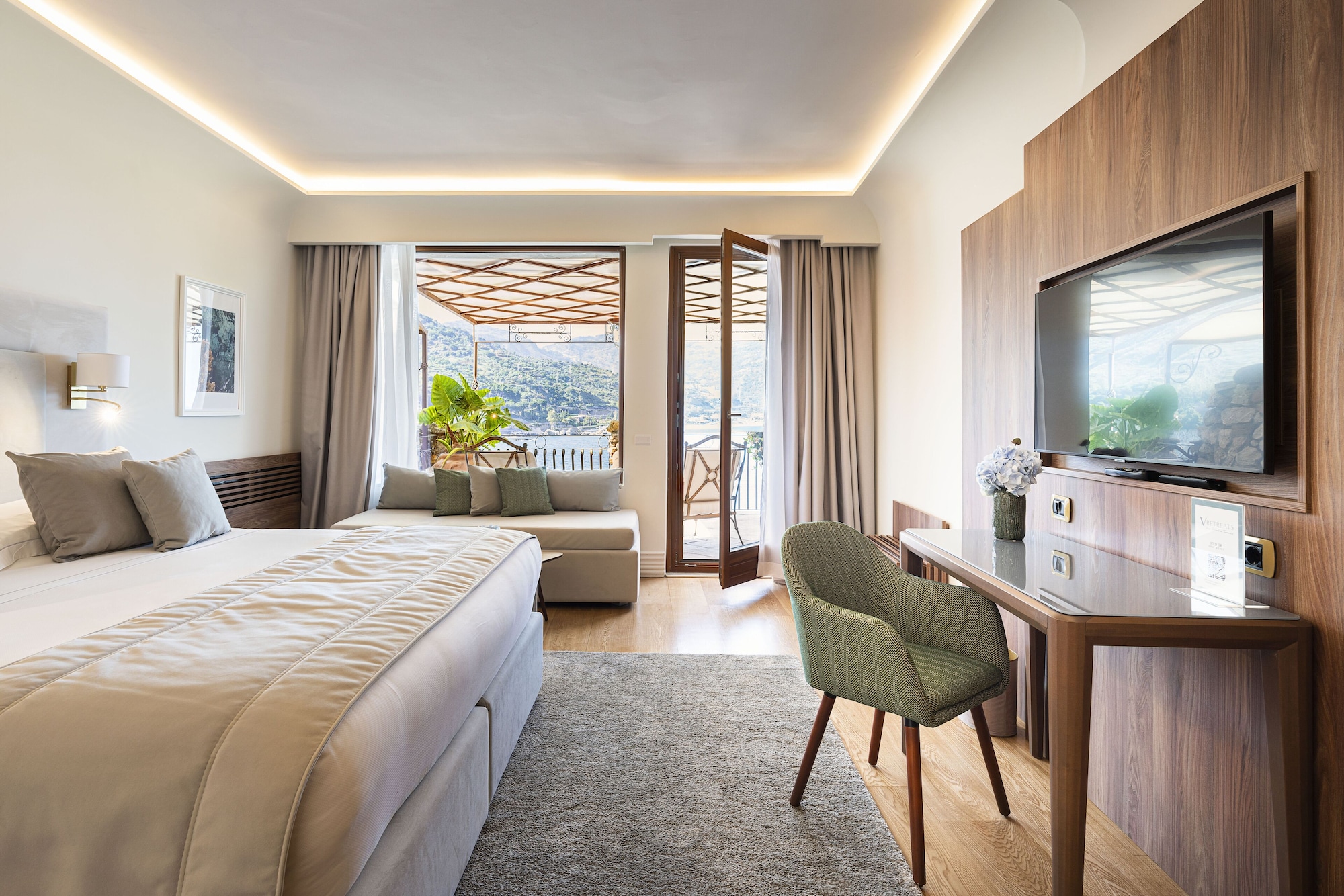 Junior Suite, Queen Bed, Sea View