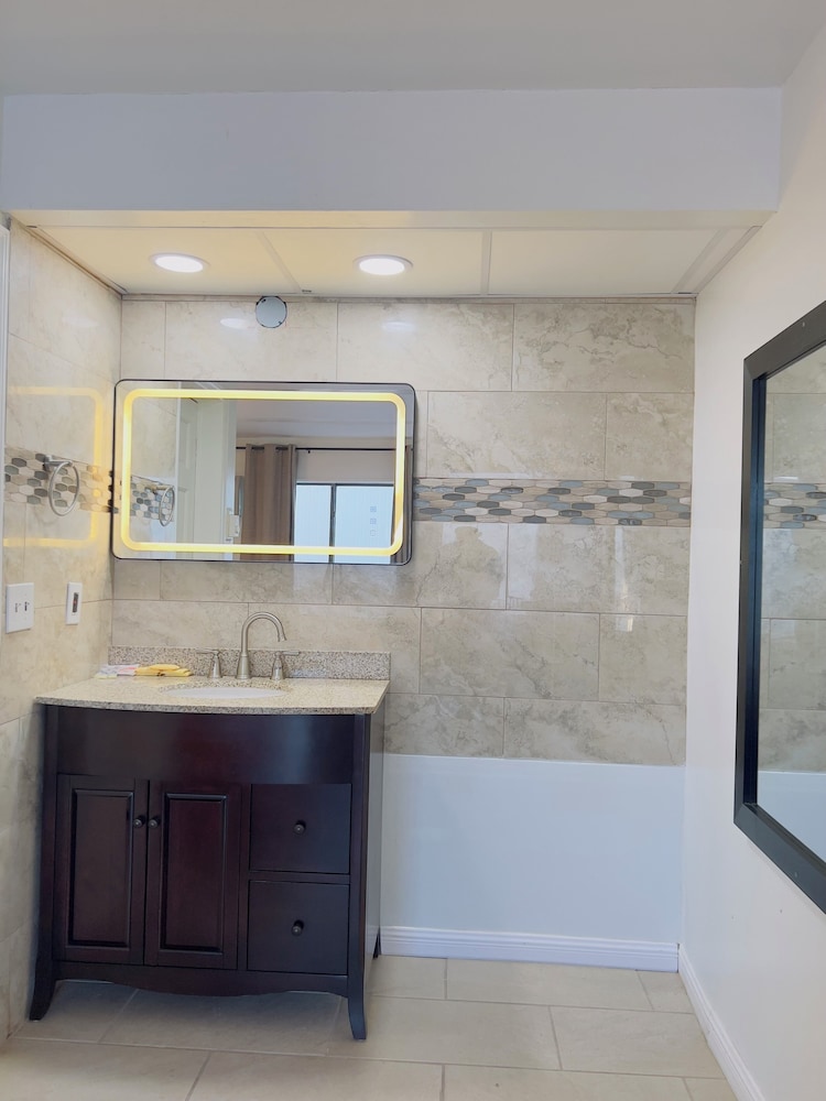 Dry Dock Motel 11/44