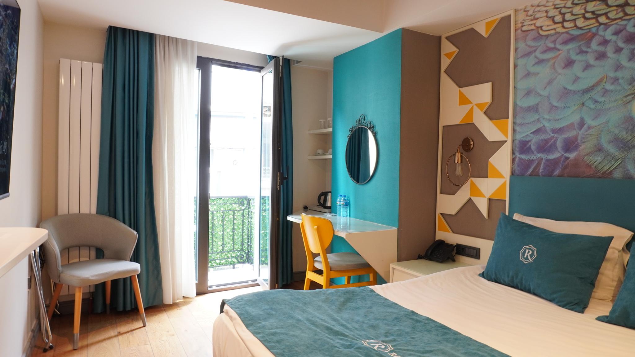 Room, King Bed, City and Sea View