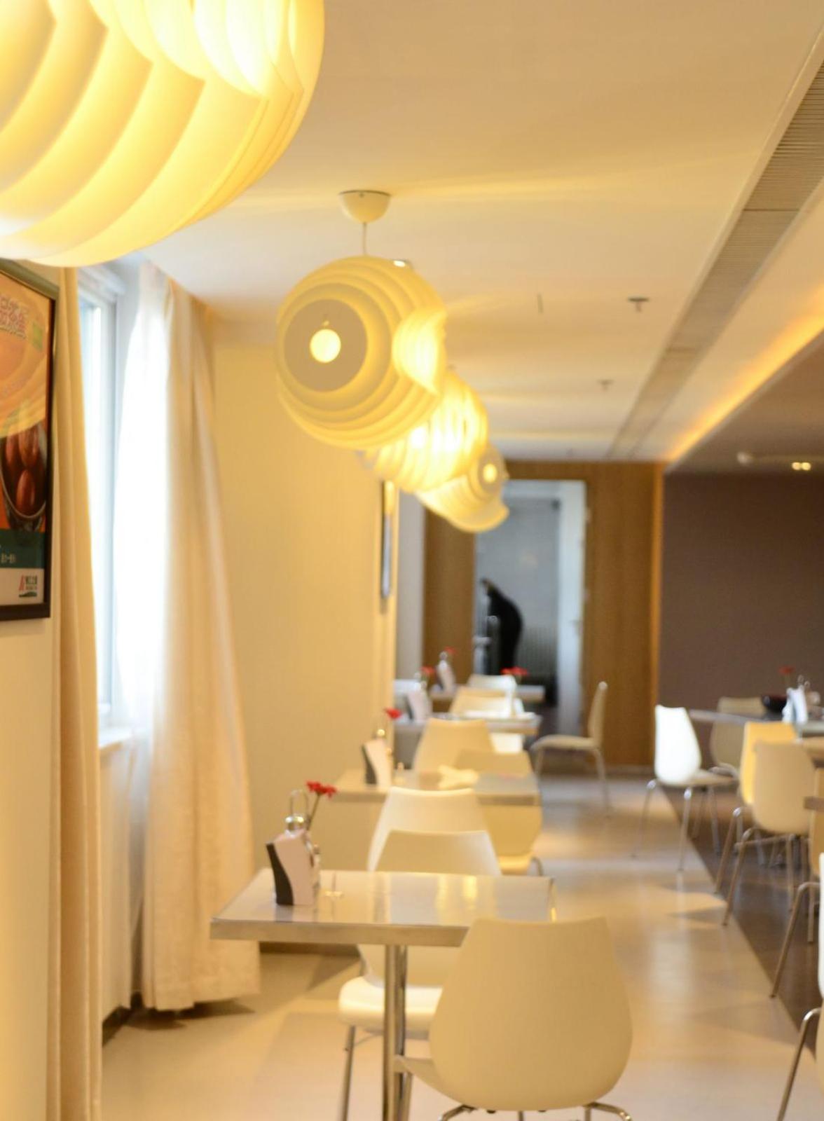 Jinjiang Inn(Beijing Universal Resort Tongzhou Beiyuan Subway Station) 18/26