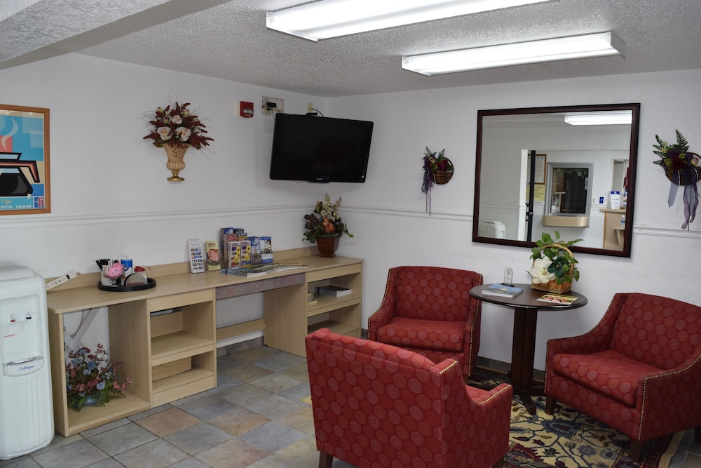 Americas Best Value Inn Jefferson City 26/33
