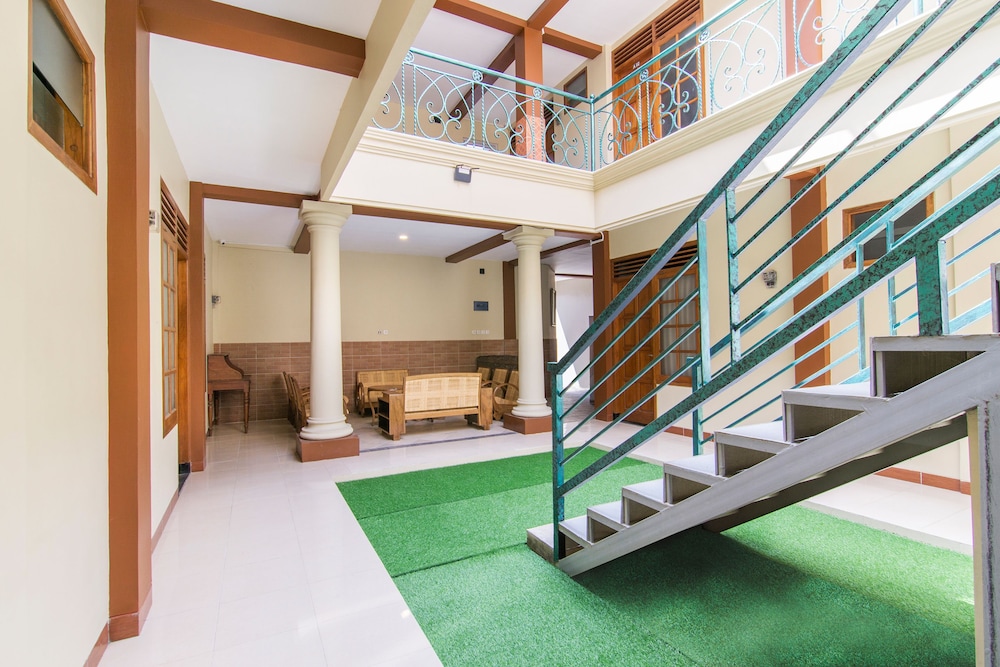 OYO 890 Dewi Fortuna Guest House 25/26