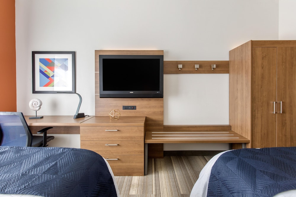 Holiday Inn Express Hotel Suites Houston Alvin 50/52