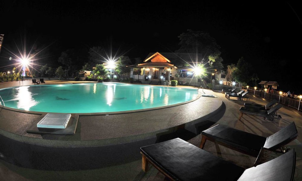 Arawan Riverside Hotel 13/65