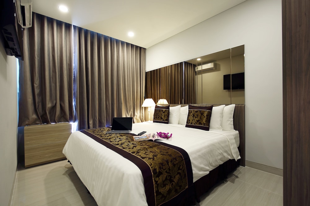 SUITE, DOUBLE BED, BALCONY