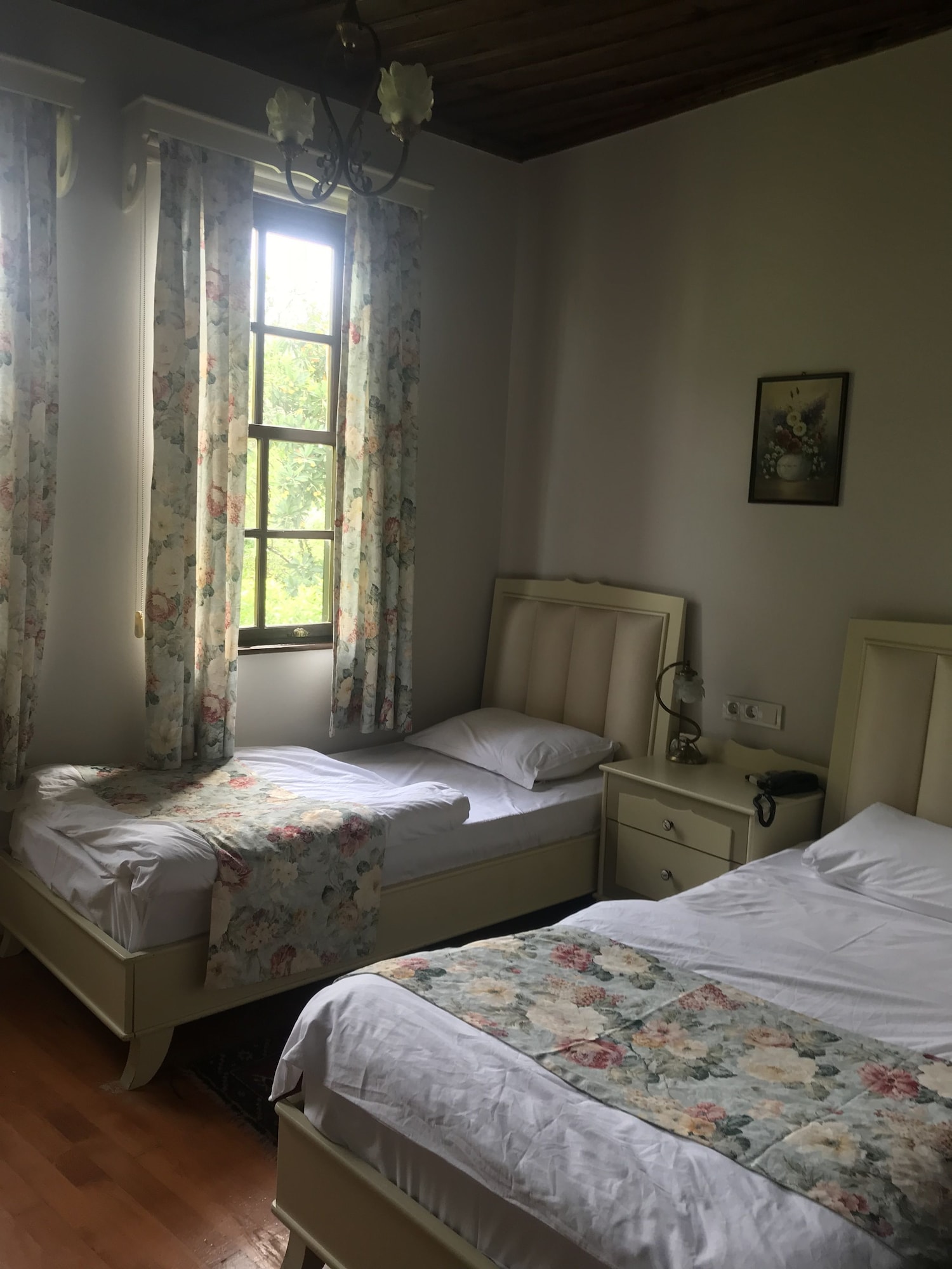 STANDARD, TWIN BEDS, COURTYARD VIEW