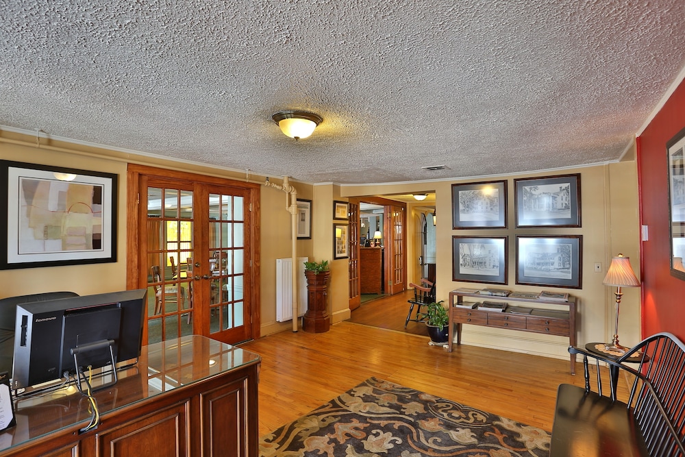 The Kennebunk Inn 32/50