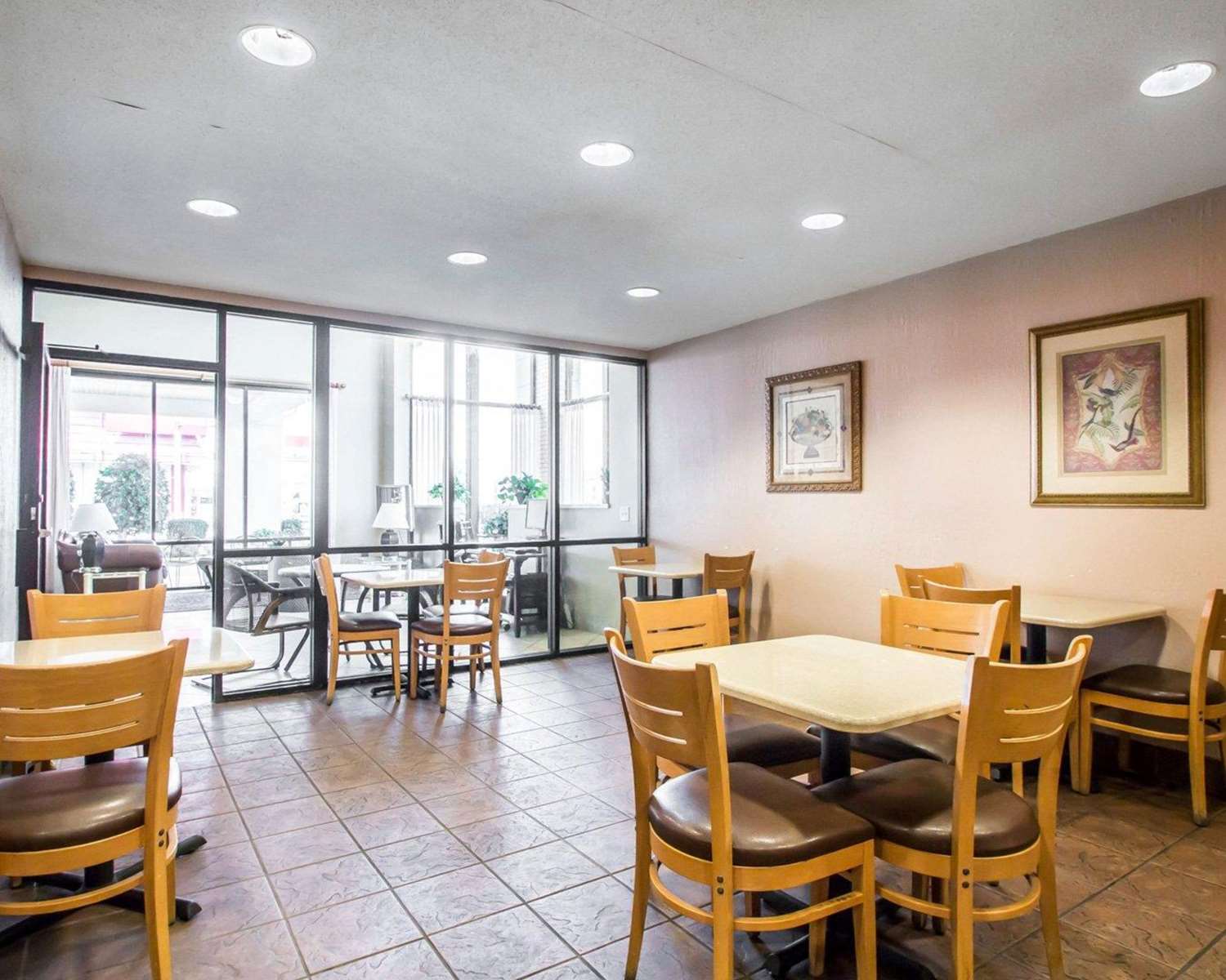 Econo Lodge Springfield I-44 21/29