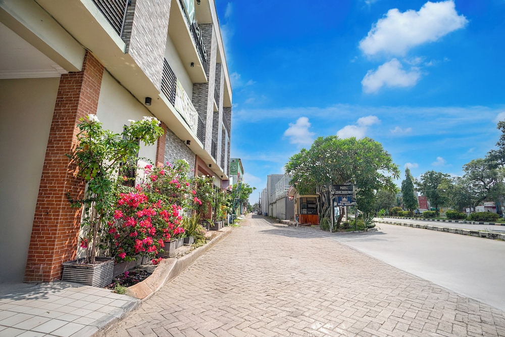 Hotel O near Juanda Airport formerly Azzahra Guest House Family 23/26