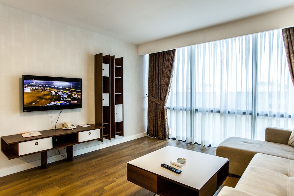 LIV SUIT HOTEL 38/58