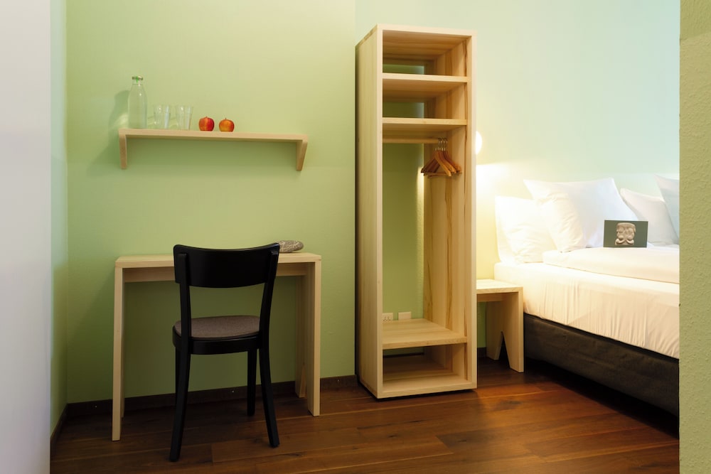 غرفة عائلية بسريرين كوين بحمام خاص، Hotel Schlussel seit 1545 5/8