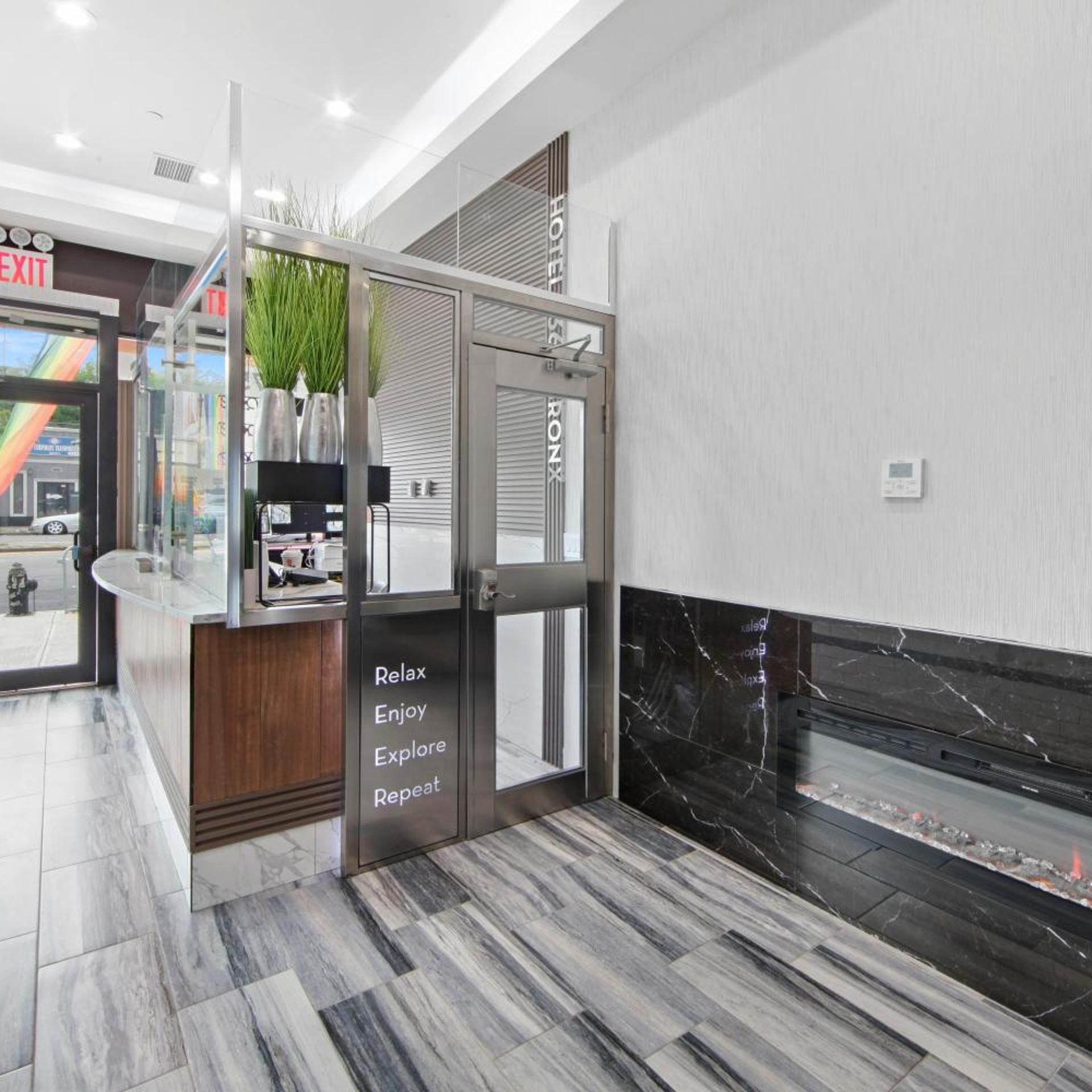 Hotel 365 Bronx 11/50