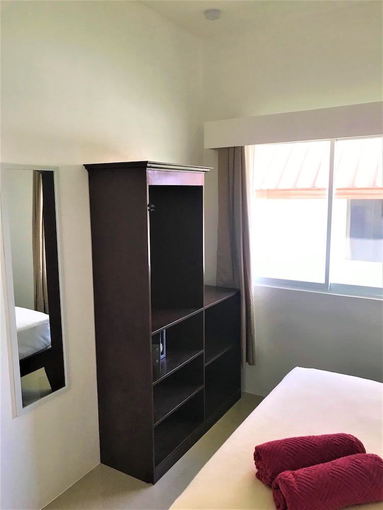 Heartland Hotel Service Rooms And Apartments 27/48