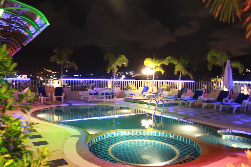Patong Hemingways Hotel 43/44