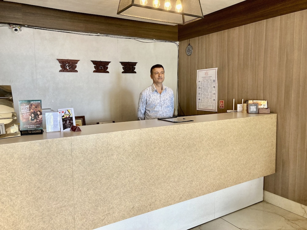Maya Inn 5/70