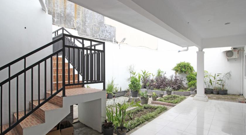 RedDoorz near Terminal Tirtonadi 2/20