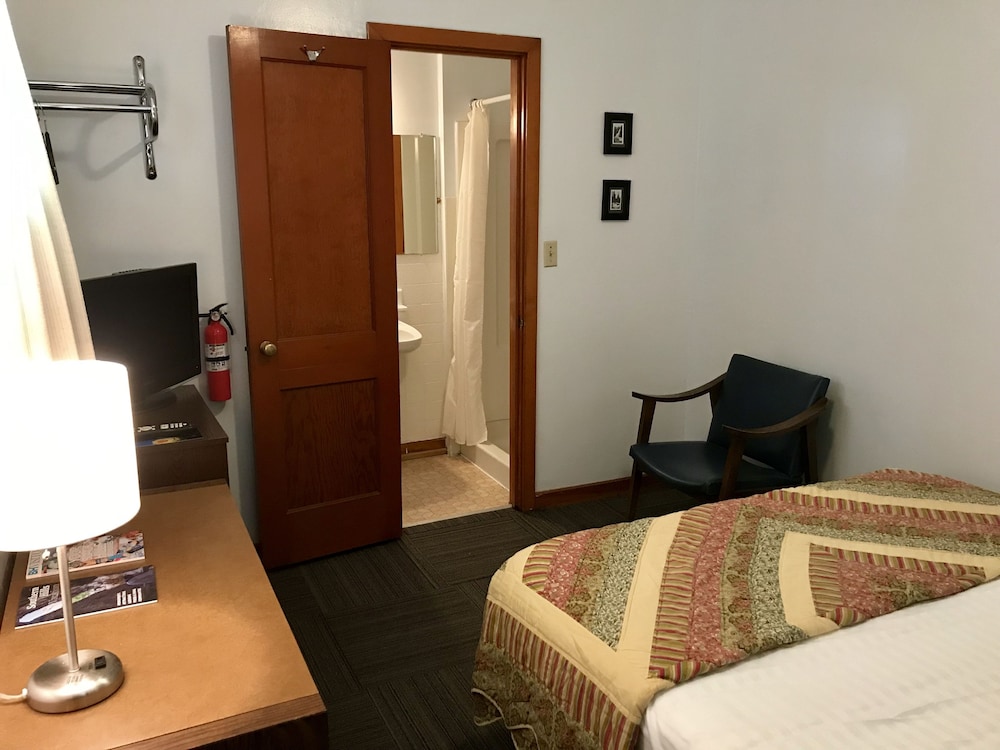 Chalet Motel 29/49