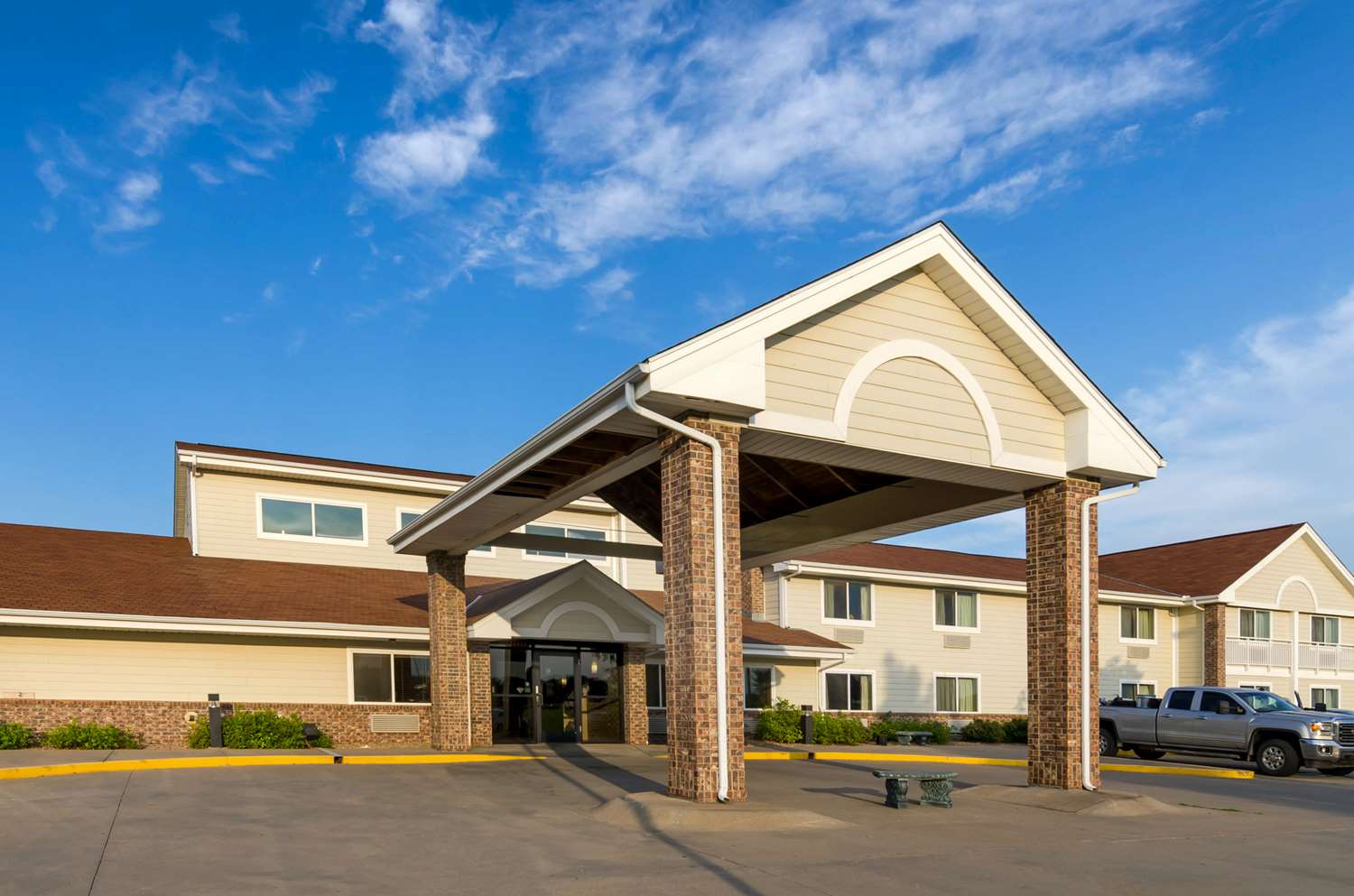 Rodeway Inn Hesston, KS 26/28
