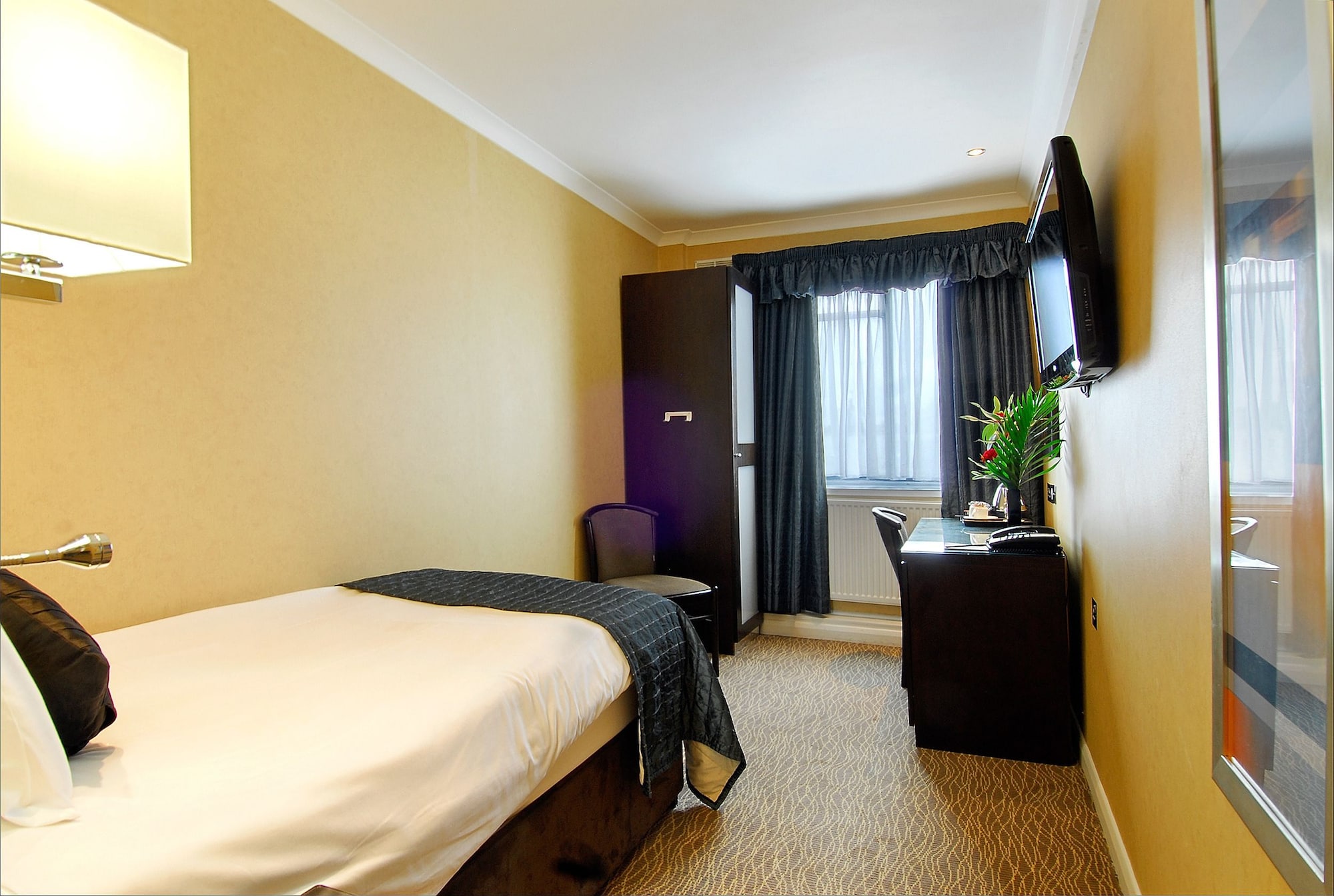 DELUXE, SINGLE, SINGLE BED