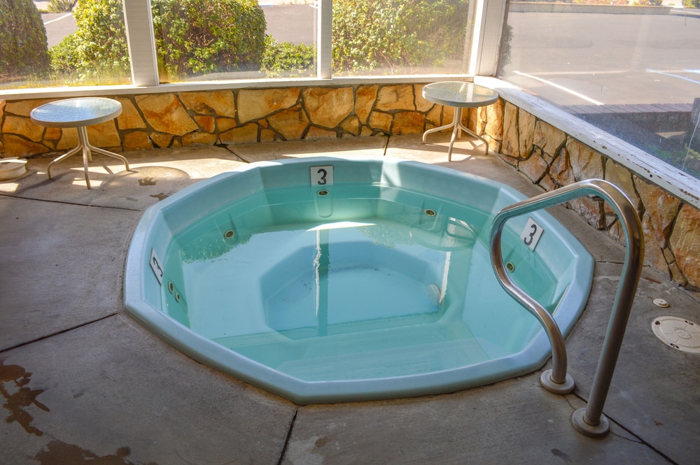 Silver Surf Motel 46/72