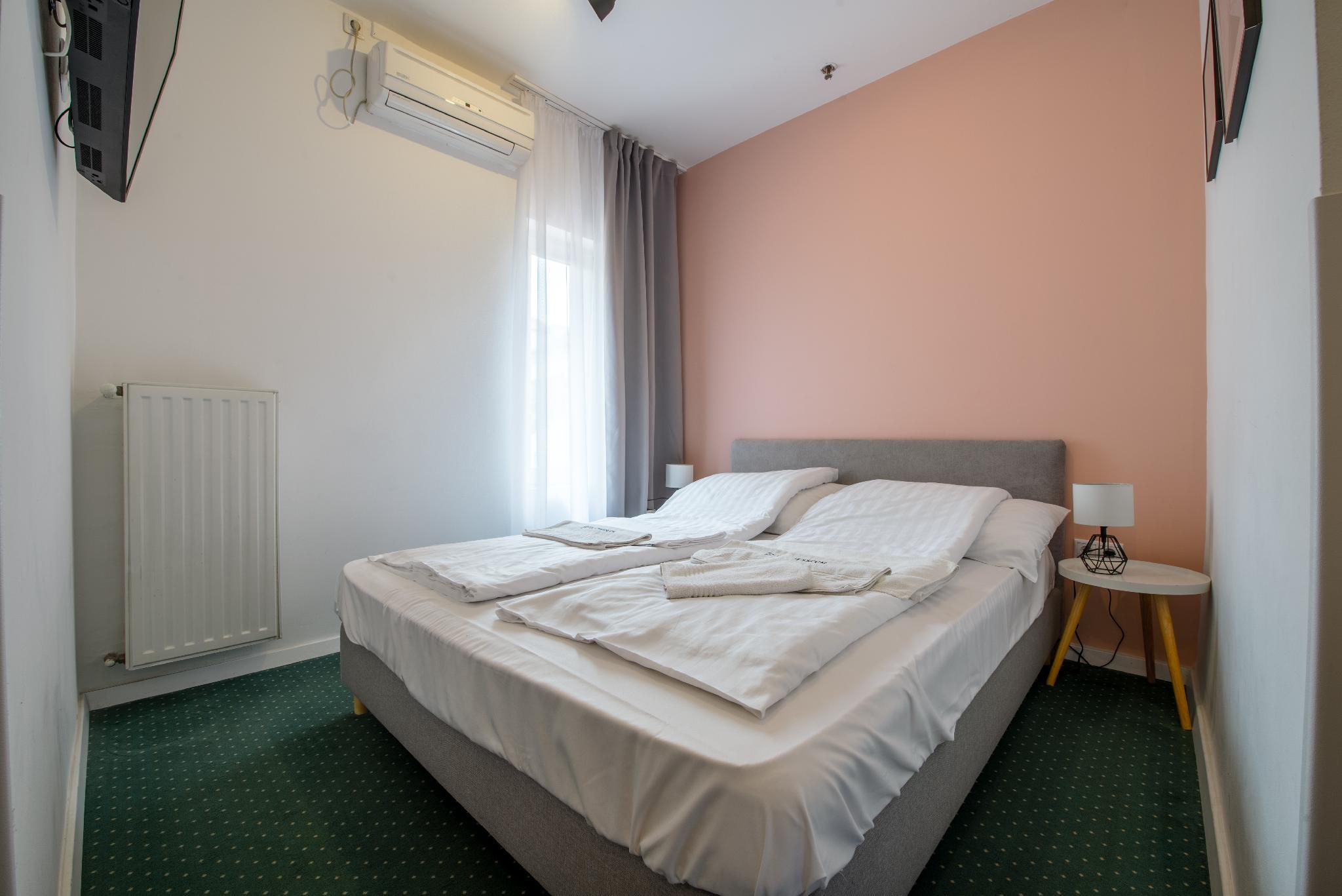 Compact, Queen Bed