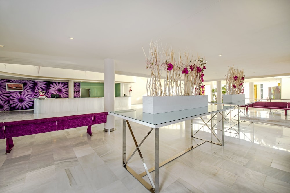 Iberostar Waves Club Cala Barca 7/50