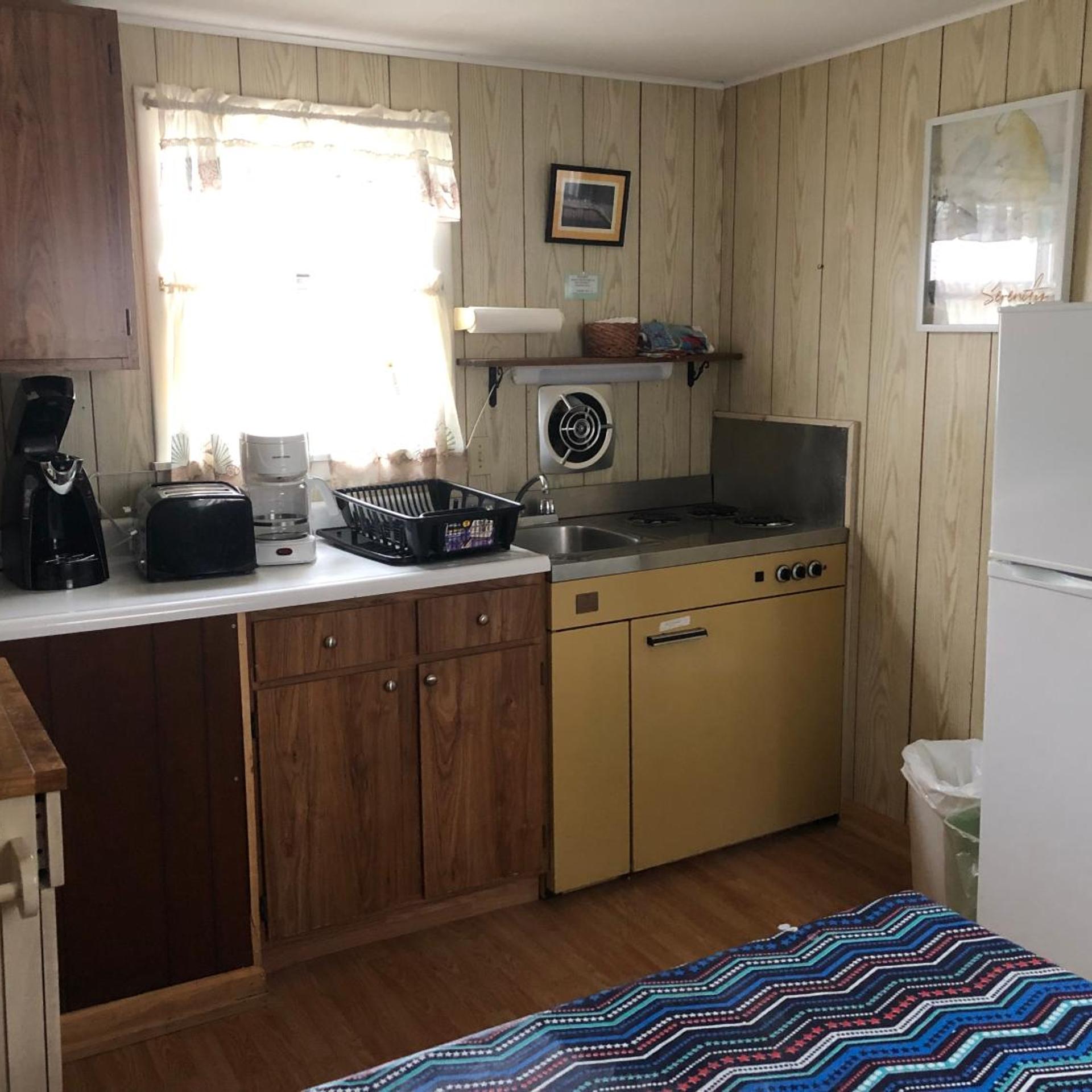 Hills Motel & Marina 8/50
