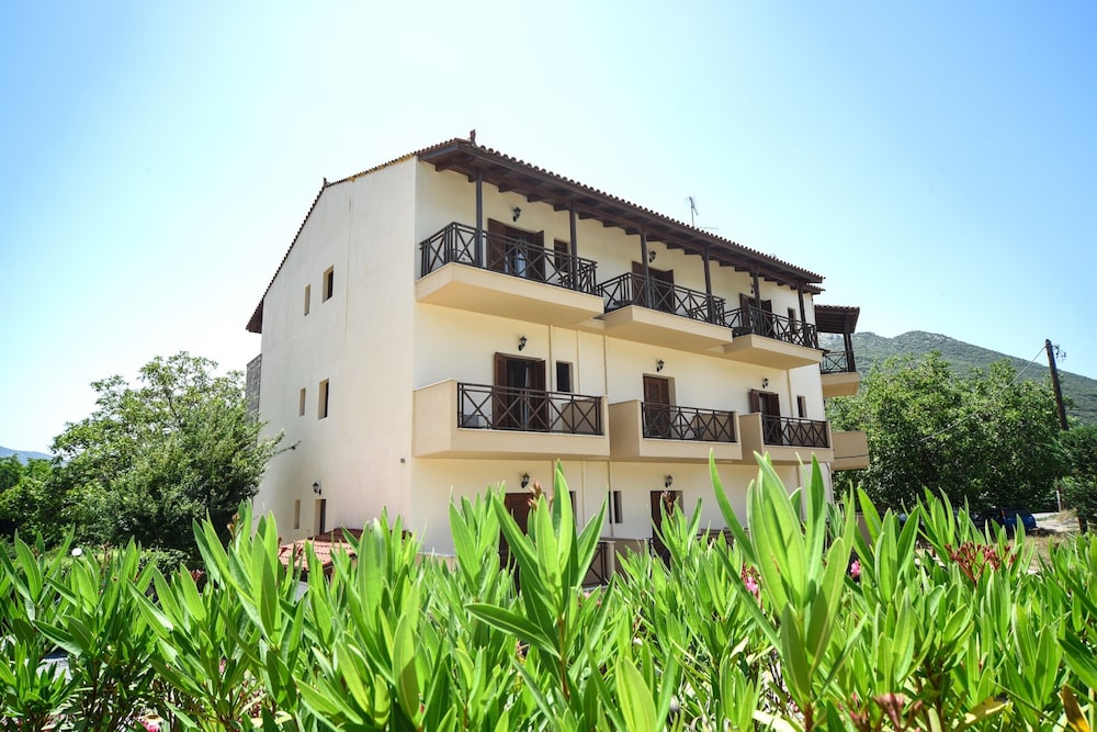 Mont Helmos Hotel 3/71
