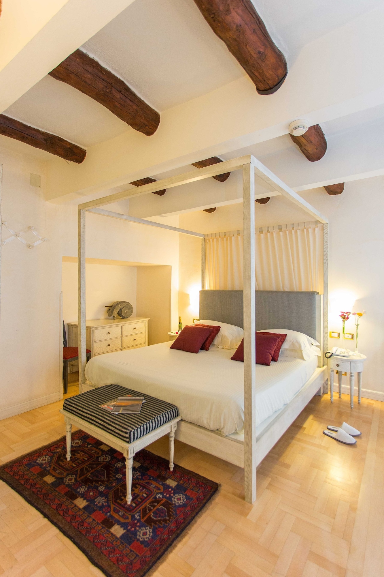 JUNIOR SUITE, 1 DOUBLE AND 1 SINGLE BED
