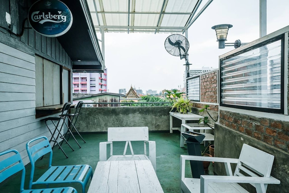 Zeds Hostel Bangkok 10/66