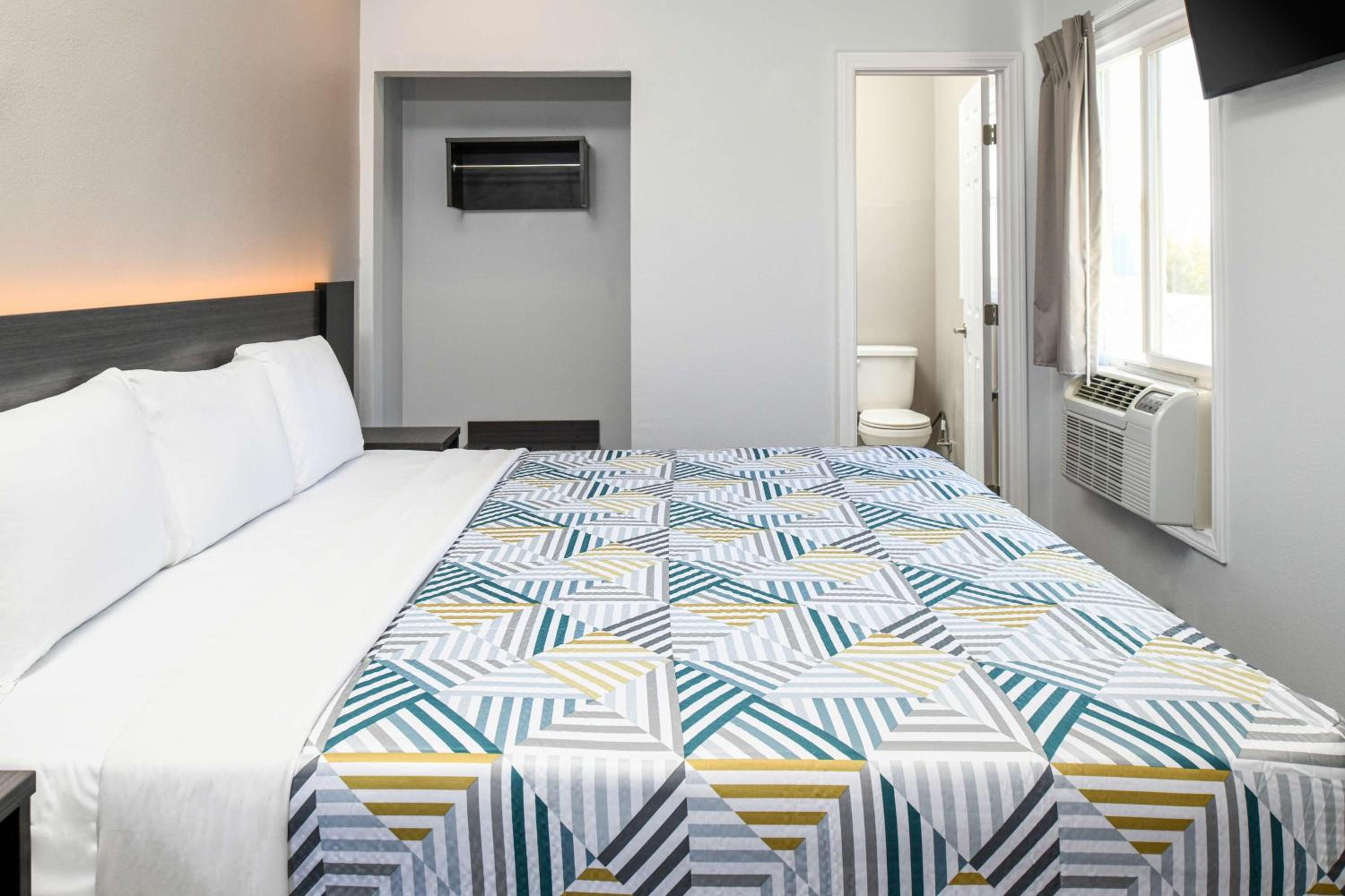 Motel6 San Pedro, CA – Port of Los Angeles 15/50