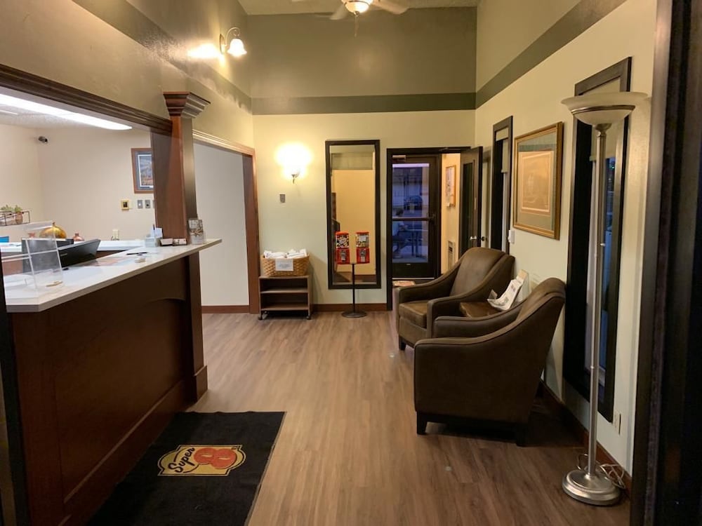 Super 8 By Wyndham Huron 26/34
