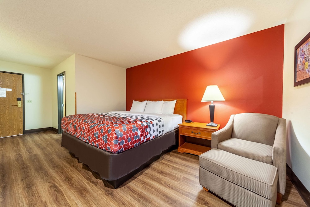 غرفة قياسية بسرير كينج