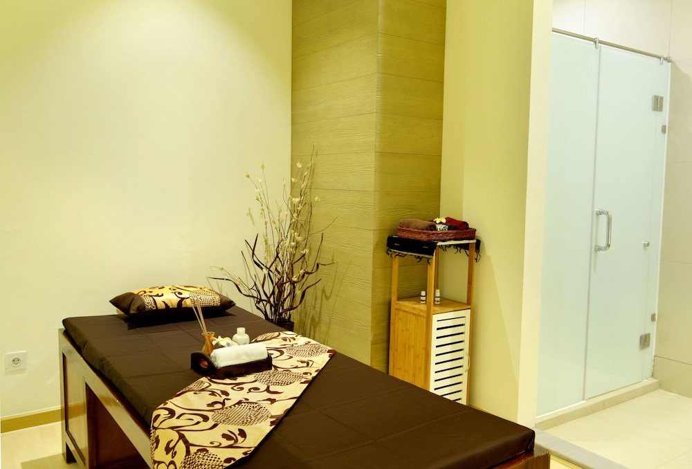 HARRIS Hotel & Conventions Bekasi 34/47