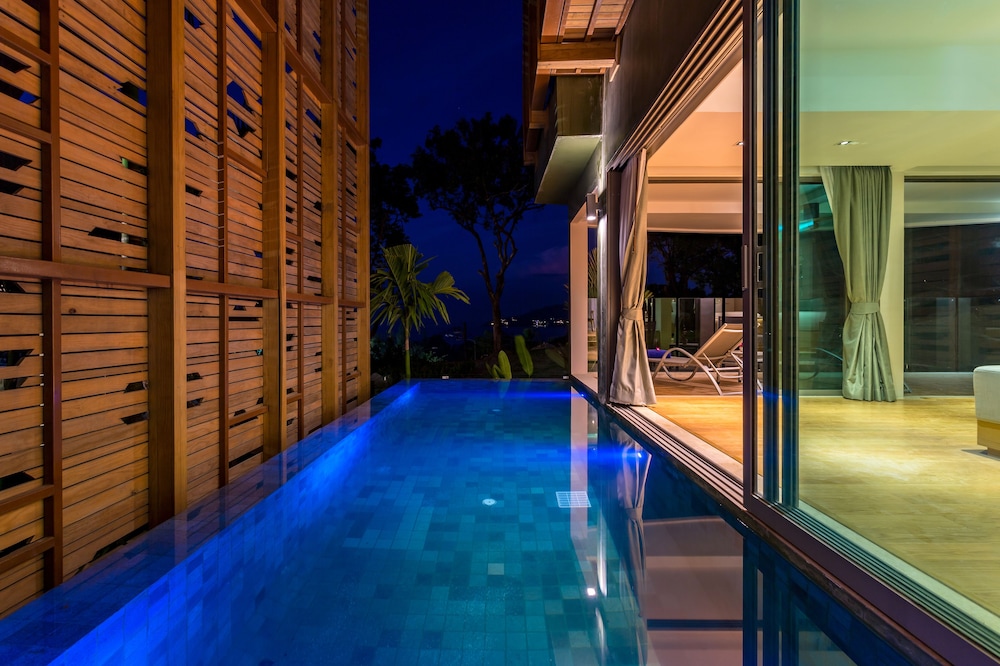 Crest Resort and Pool Villas 29/50