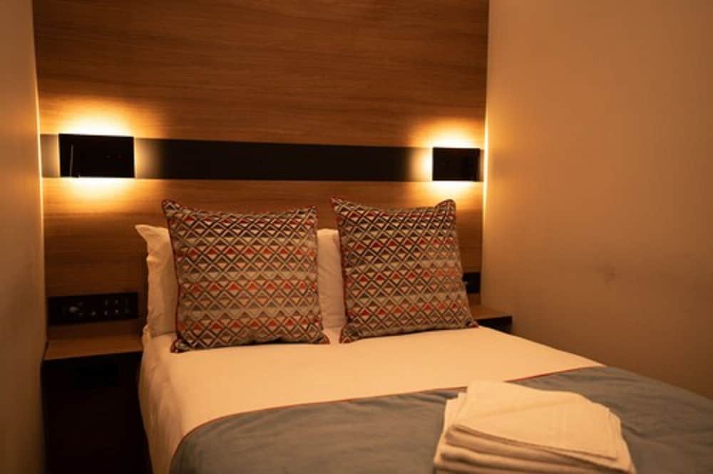 Oxford Hotel Earls Court 32/62